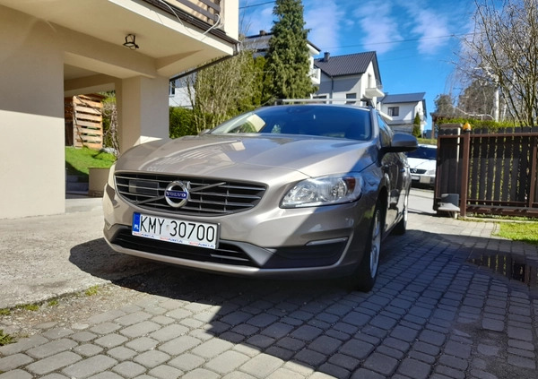 Volvo V60 cena 41500 przebieg: 200000, rok produkcji 2016 z Myślenice małe 562